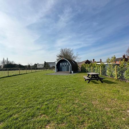 فندق Welly Boot Pod Shenstone المظهر الخارجي الصورة