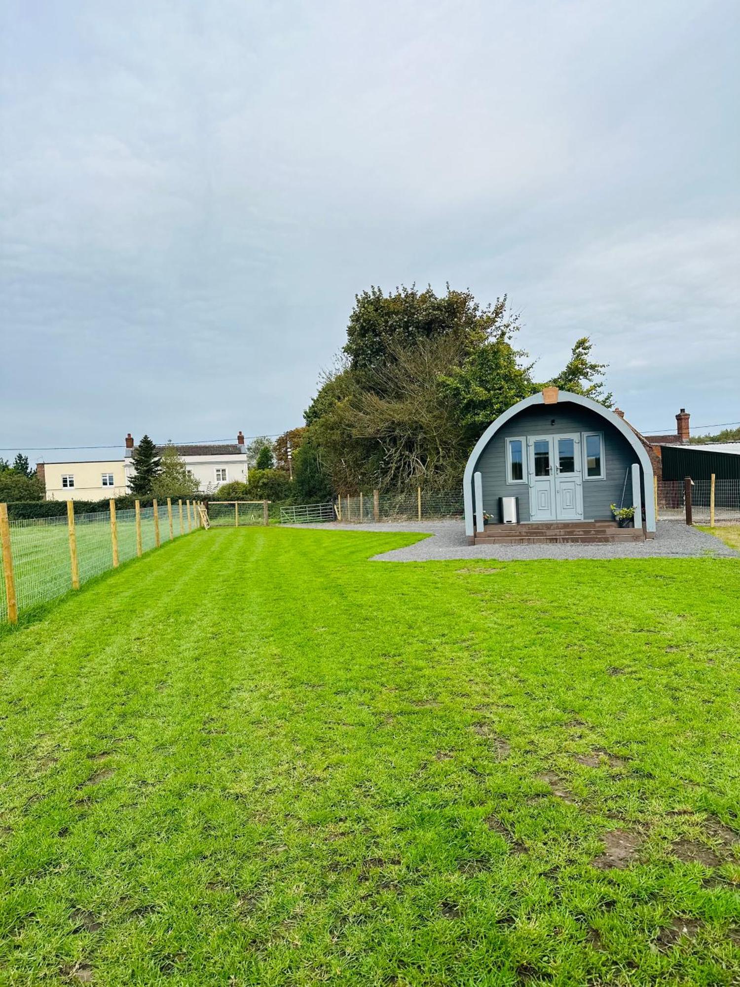 فندق Welly Boot Pod Shenstone المظهر الخارجي الصورة